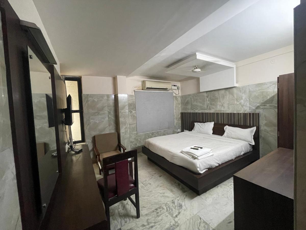 Hotel Joyce Madras Buitenkant foto